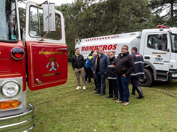 Los Bomberos Voluntarios recibieron una nueva autobomba