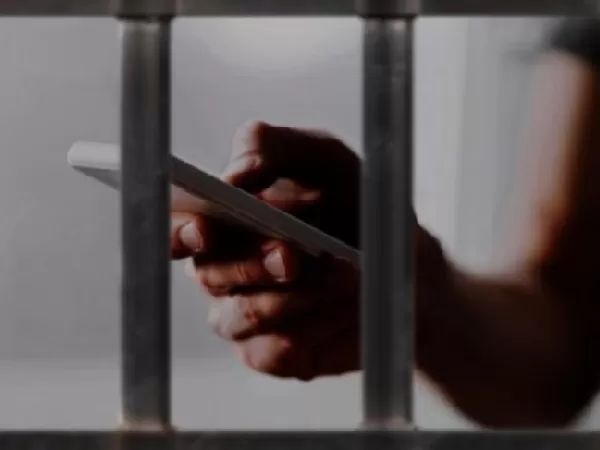 Alex Campbell present&oacute; un proyecto para prohibir el uso de celulares en c&aacute;rceles bonaerenses