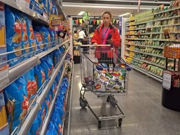 La canasta b&aacute;sica aument&oacute; 2,7% en febrero y una familia necesit&oacute; casi $1.400.000 para no ser pobre