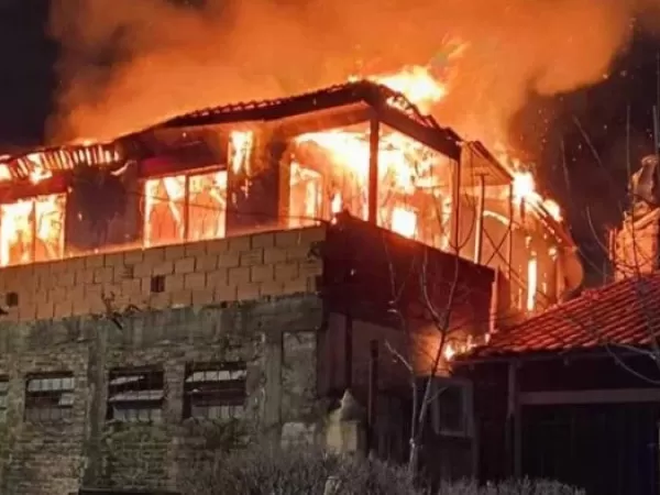 Feroz incendio en una casa de Temperley