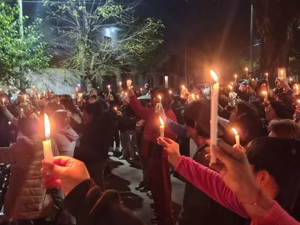 Apag&oacute;n vecinal por el crimen de un estudiante en Temperley