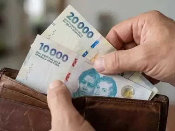 Los salarios siguen corriendo detr&aacute;s a la inflaci&oacute;n a pesar de la mejora registrada en el &uacute;ltimo trimestre