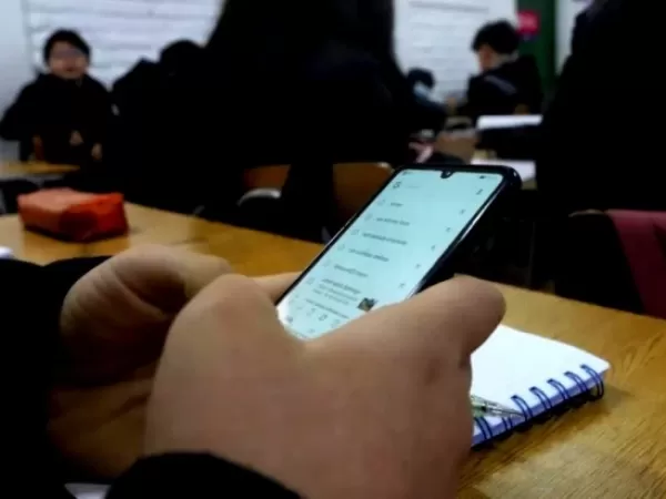 Diputados le dio luz verde a la ley que regula el uso de celulares en escuelas secundarias