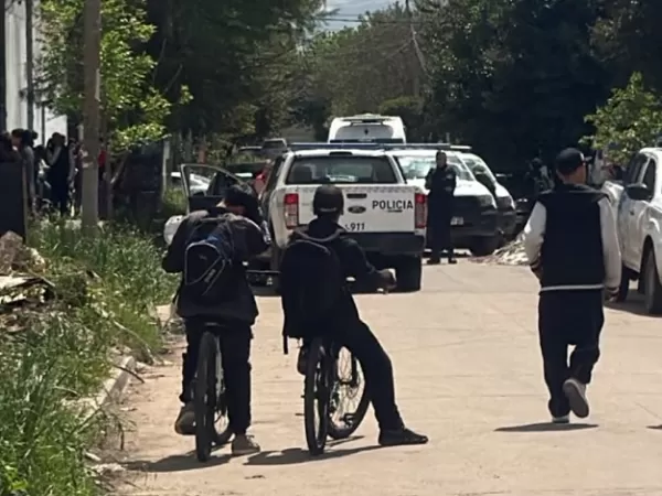 Un alumno de 17 a&ntilde;os le dispar&oacute; a un compa&ntilde;ero en el ba&ntilde;o de un colegio en Gonz&aacute;lez Cat&aacute;n