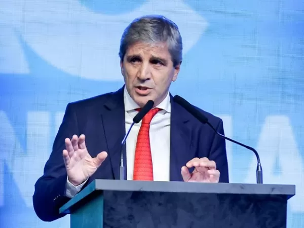 Luis Caputo ratific&oacute; el programa econ&oacute;mico y advirti&oacute;: &ldquo;Desde ahora deber&iacute;amos ver un proceso de desinflaci&oacute;n&rdquo;