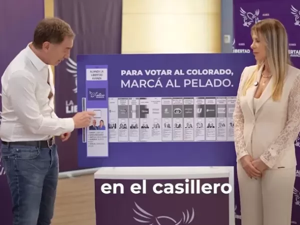 "Para votar al colorado, marcá al pelado", el insólito slogan del Gobierno que disparó burlas en redes