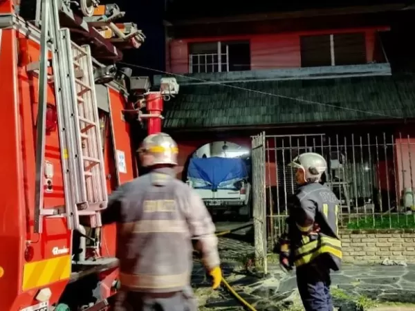 Feroz incendio en una casa de Temperley