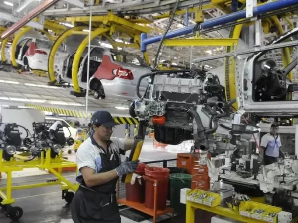 La industria cayó 5,6% en octubre