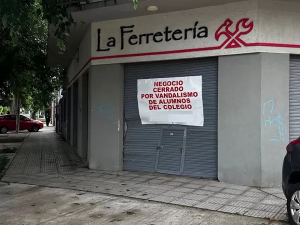 Reclamo de un comerciante por daños provocados durante festejos estudiantiles