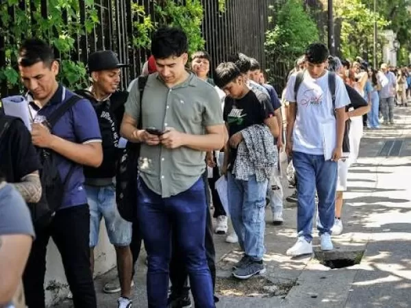 Un informe de la UCA revela que 7 de cada 10 j&oacute;venes est&aacute;n inactivos, desempleados o tienen empleos irregulares
