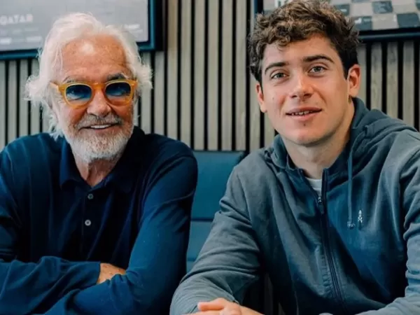 Franco Colapinto se reuni&oacute; con Flavio Briatore en Bahr&eacute;in