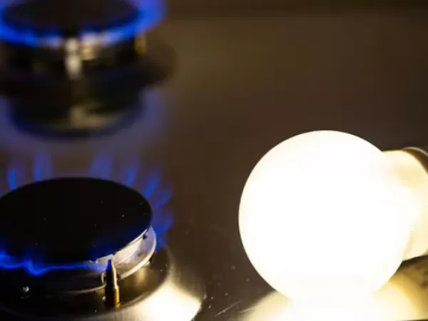 El Gobierno le quitará los subsidios a la luz, el gas y las garrafas a partir de enero