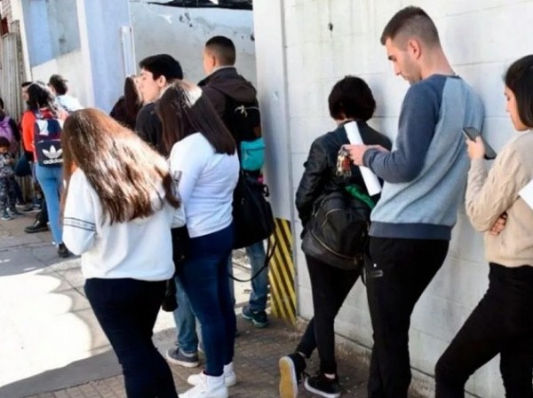 El desempleo subió a 7,9% en el primer trimestre y afectó a casi 1,8 millones de personas
