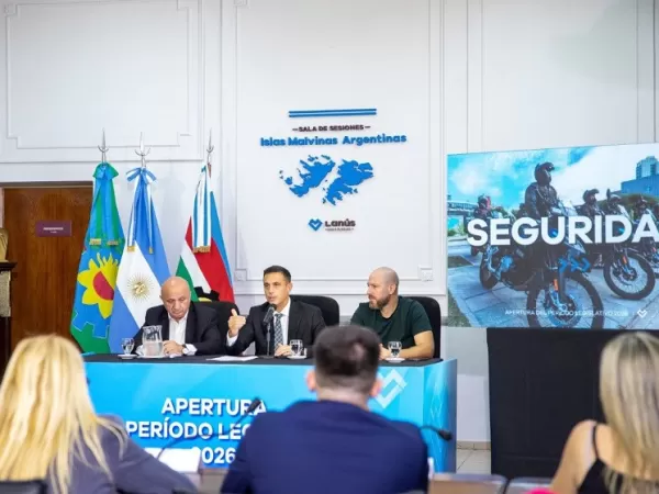 &Aacute;lvarez: "Le exigimos a Milei que deje de desfinanciar y estrangular a los municipios"