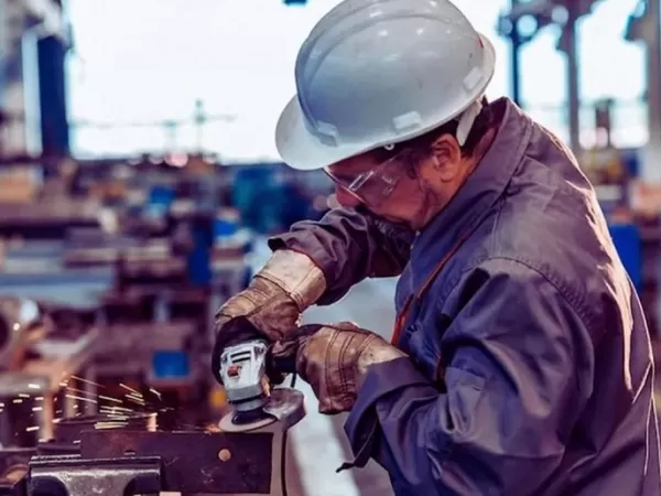 Un informe revel&oacute; que se perdieron 80 mil empleos industriales desde la llegada de Milei