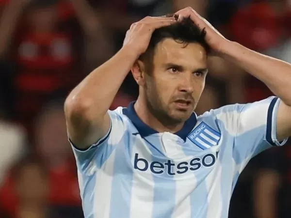 Maravilla Mart&iacute;nez les pidi&oacute; disculpas a los hinchas de Racing por el penal que err&oacute; contra Independiente