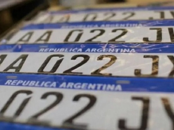 La Provincia implementará "una alternativa para identificar a los vehículos" ante la falta de chapas para las patentes