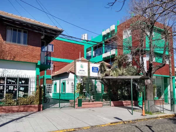 Suspendieron a un docente e intervinieron una escuela de Banfield