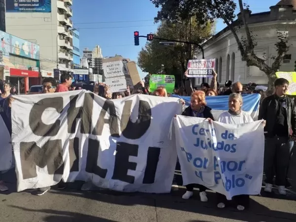 Jubilados protestaron contra Javier Milei