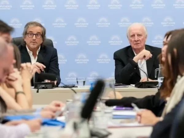 El oficialismo obtuvo dictamen del Presupuesto 2026 e Inocencia Fiscal y busca aprobarlos ma&ntilde;ana en Diputados