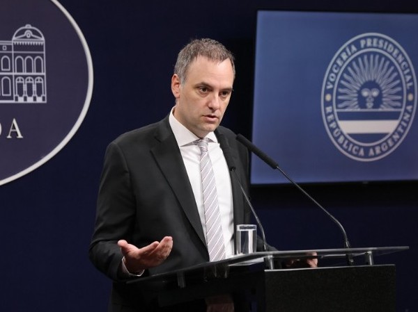 Adorni confirmó su salida de la Vocería y advirtió un veto por la moratoria previsional