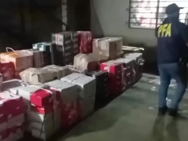 Cay&oacute; una red que fabricaba zapatillas truchas