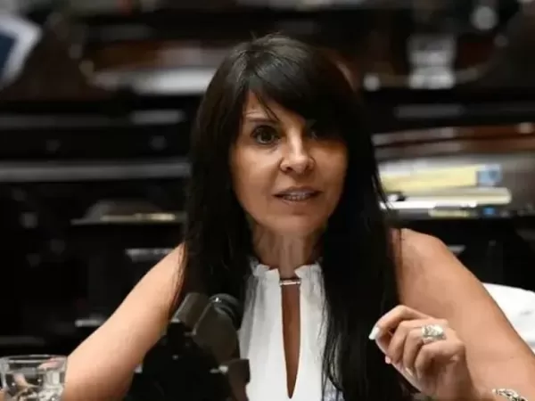 Embargaron la dieta de la diputada Lorena Villaverde tras vender terrenos que no fueron entregados