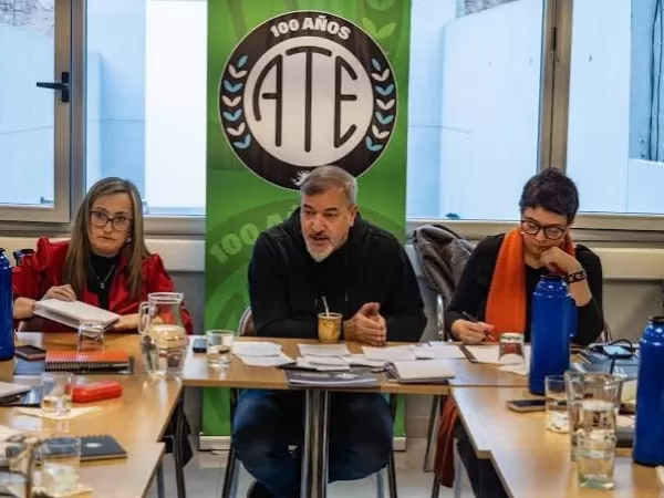ATE advirti&oacute; que el 87% de los estatales se endeudan para pagar servicios b&aacute;sicos