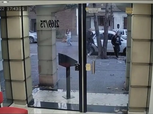 Brutal robo a tres mujeres a plena luz del día