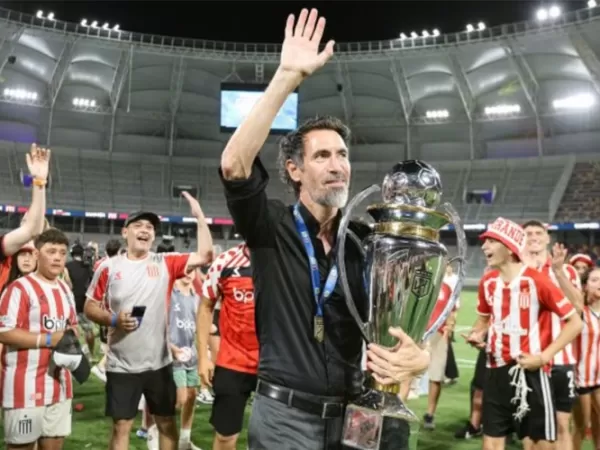 Estudiantes anunci&oacute; la continuidad de Eduardo Dom&iacute;nguez como DT por dos a&ntilde;os