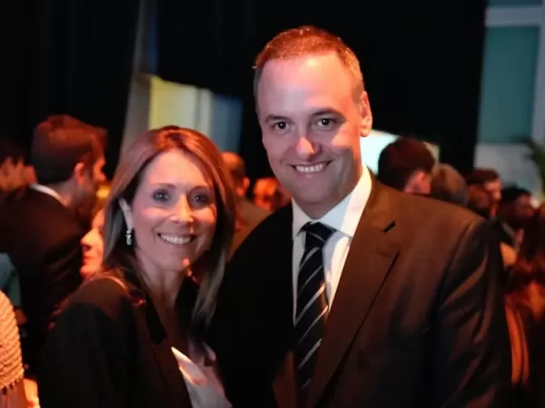 Adorni explic&oacute; por qu&eacute; su esposa fue en el avi&oacute;n presidencial