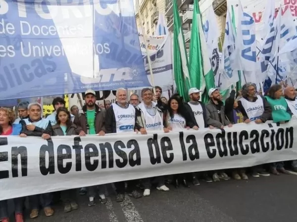Docentes retoman las medidas y exigen la aplicaci&oacute;n de la Ley de Financiamiento