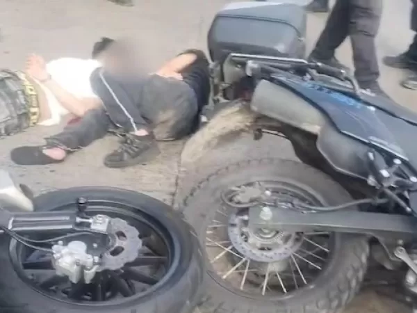 Dos adolescentes de 12 y 16 a&ntilde;os chocaron con una moto robada tras una persecuci&oacute;n
