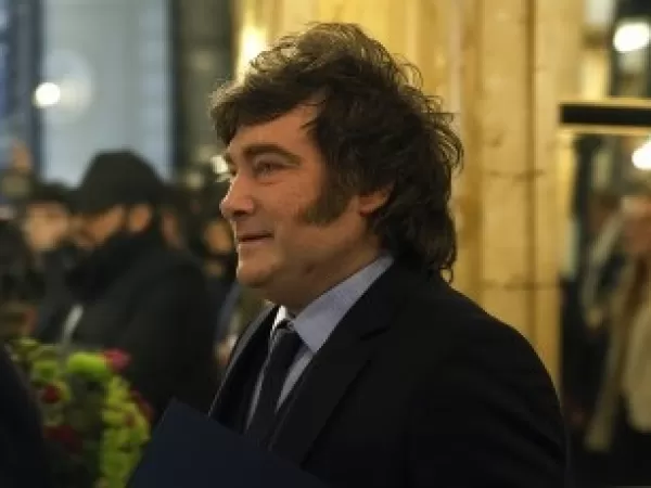 Tras llamar a la unidad nacional, Milei le dijo "pedazo de mierda inmunda" a un periodista