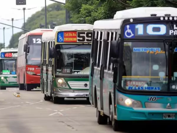 La UTA amenaza con un paro de colectivos si los choferes cobran los salarios y el aguinaldo en cuotas