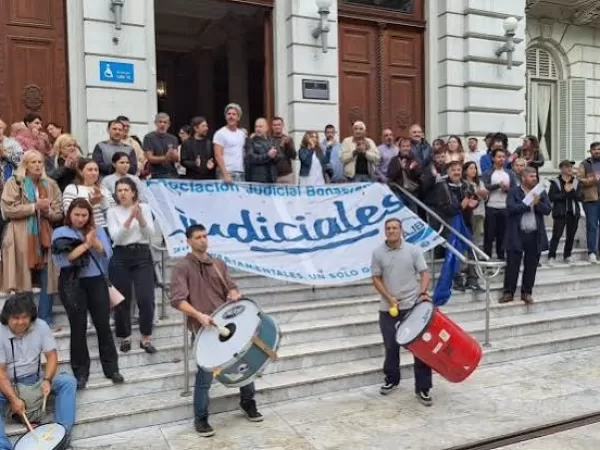 La AJB le vuelve a exigir a Kicillof la reapertura de las paritarias
