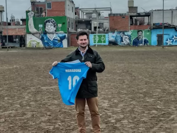 El C&oacute;nsul General de Italia visit&oacute; la casa natal de Diego Maradona en Villa Fiorito y destac&oacute; que es &ldquo;un s&iacute;mbolo que une a italianos y argentinos&rdquo;