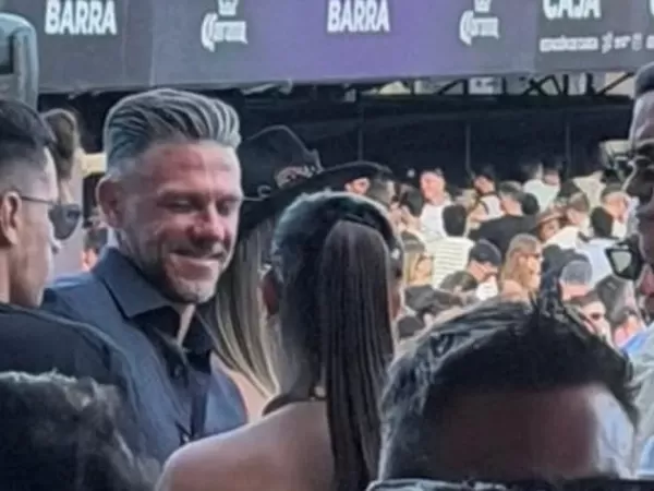 Martín Demichelis a los besos en Mendoza