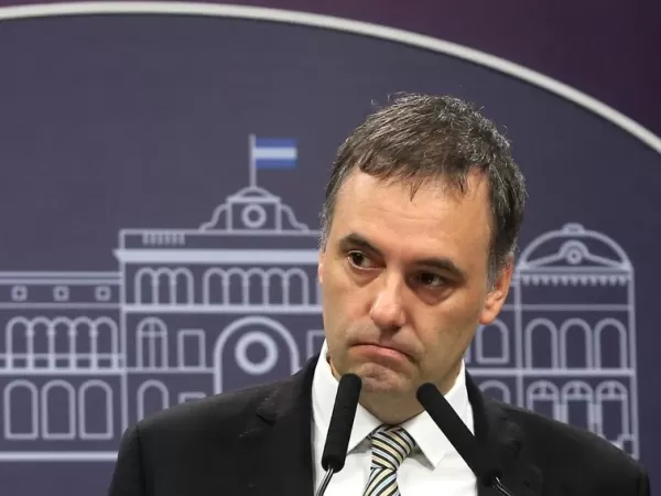 Ocho de cada 10 argentinos creen que Manuel Adorni debe renunciar o al menos tomarse una licencia