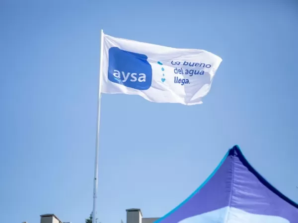Caputo anunci&oacute; la privatizaci&oacute;n del 90% de AySA