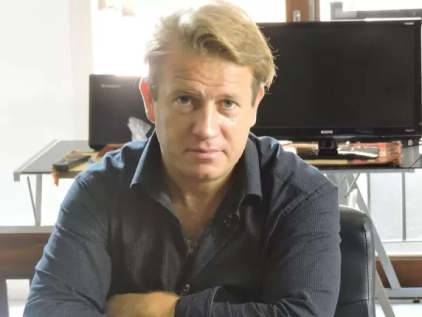 El bi&oacute;grafo de Milei pidi&oacute; que Manuel Adorni renuncie: &ldquo;Est&aacute; haciendo da&ntilde;o su permanencia en el Gobierno&rdquo;