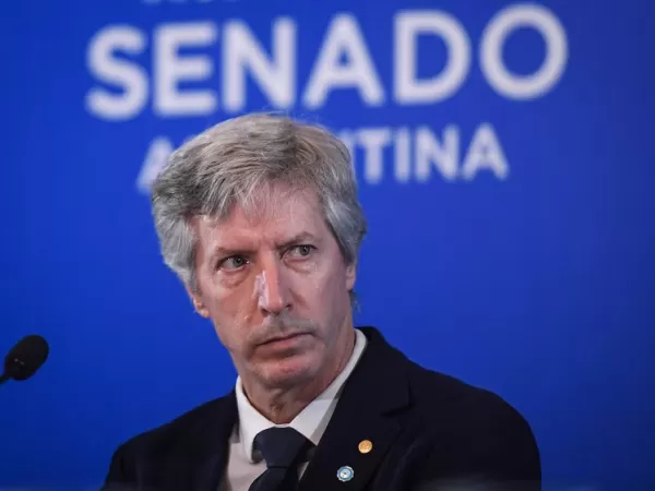 El peronismo pide interpelar a Bausili por el traslado de oro al exterior