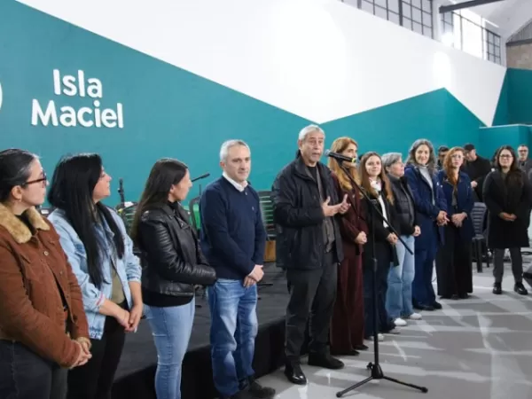 Jorge Ferraresi, Magdalena Sierra y Andr&eacute;s Larroque inauguraron obras en la sede Maciel del programa Envi&oacute;n