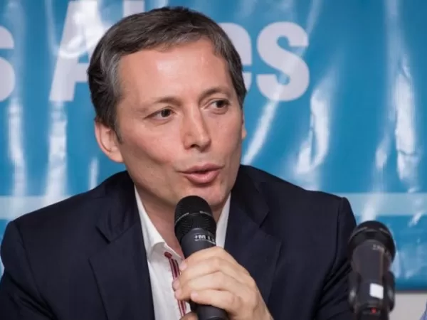 Gray present&oacute; un amparo por despidos en el SMN