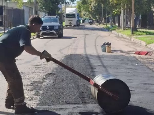 Contin&uacute;an los trabajos de bacheo en Monte Grande