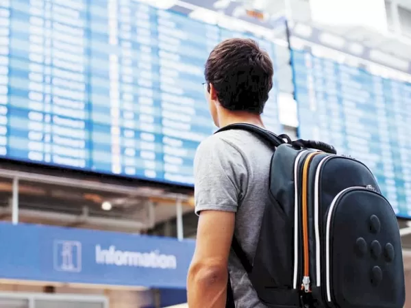 Cay&oacute; casi 20% la cantidad de argentinos que viajaron al exterior en marzo