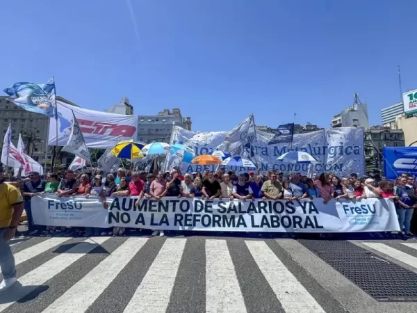 Contundente adhesi&oacute;n al paro contra la reforma laboral