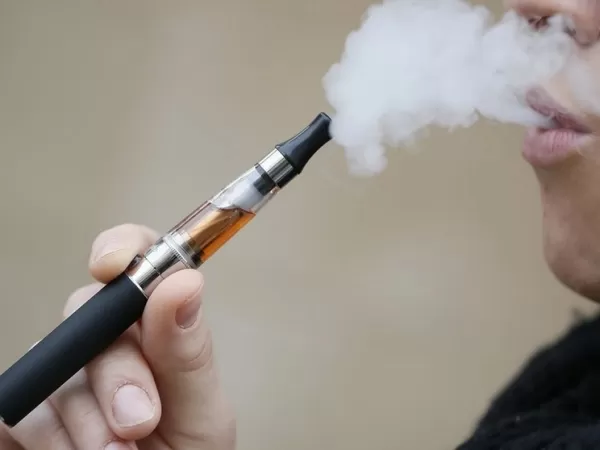 Diputados bonaerenses quieren prohibir los vapers