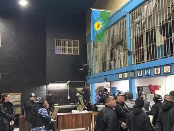 Esc&aacute;ndalo en un penal: vend&iacute;an internet, traficaban drogas y extorsionaban a otros presos