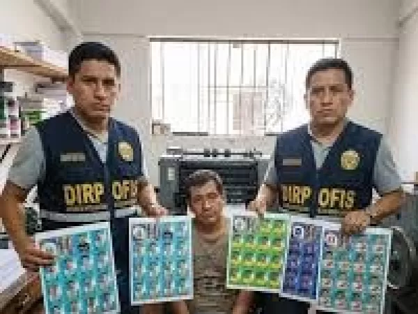 Contrabando de &aacute;lbumes del Mundial 2026